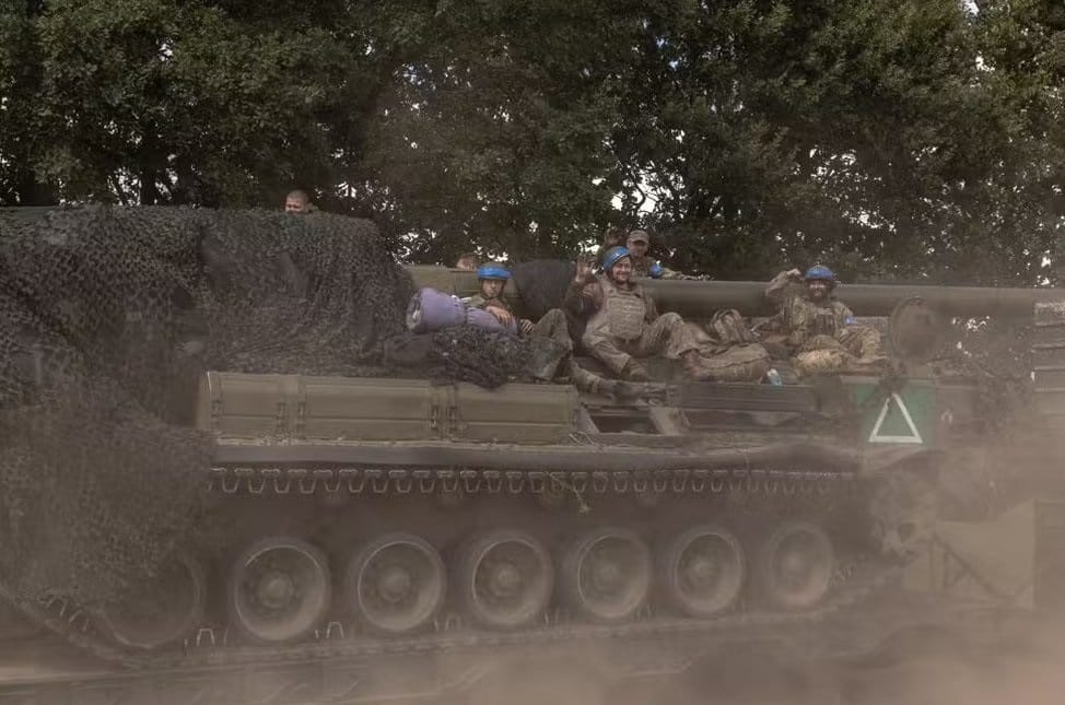 Furcsa jelzésű ukrán tankokat láttak az orosz-ukrán határnál, a kurszki offenzíva vidékén