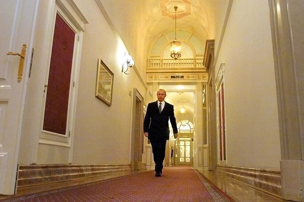 Putyin nőnapi videójában arról beszélt, hogy tartalékosokat nem hívnak be harcolni