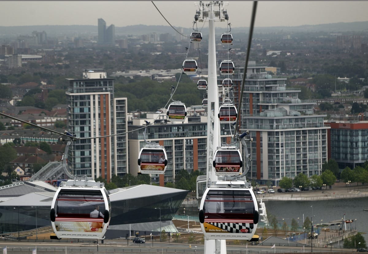 Hatvan utassal állt a levegőben fél óráig a londoni függővasút