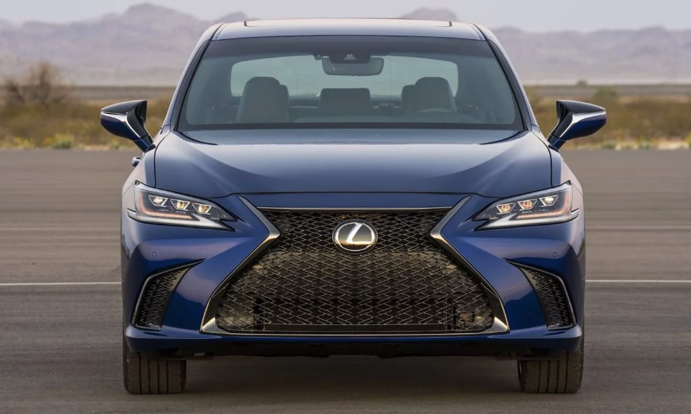 Retteghet az 5-ös BMW? Mutatjuk az új Lexus ES-t