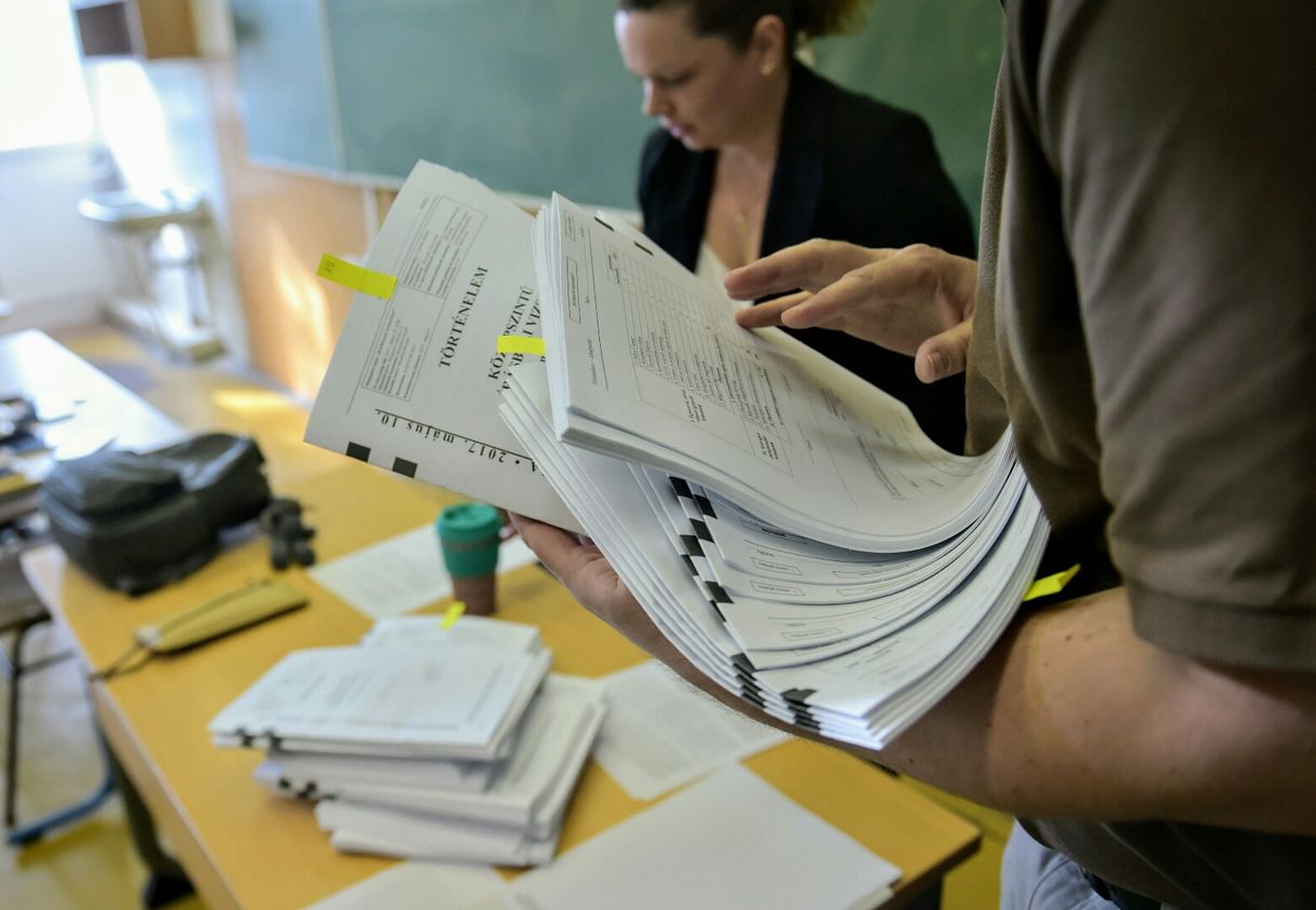 Egy másik gimnáziumban is elkobozták az érettségizőktől az atlaszokat
