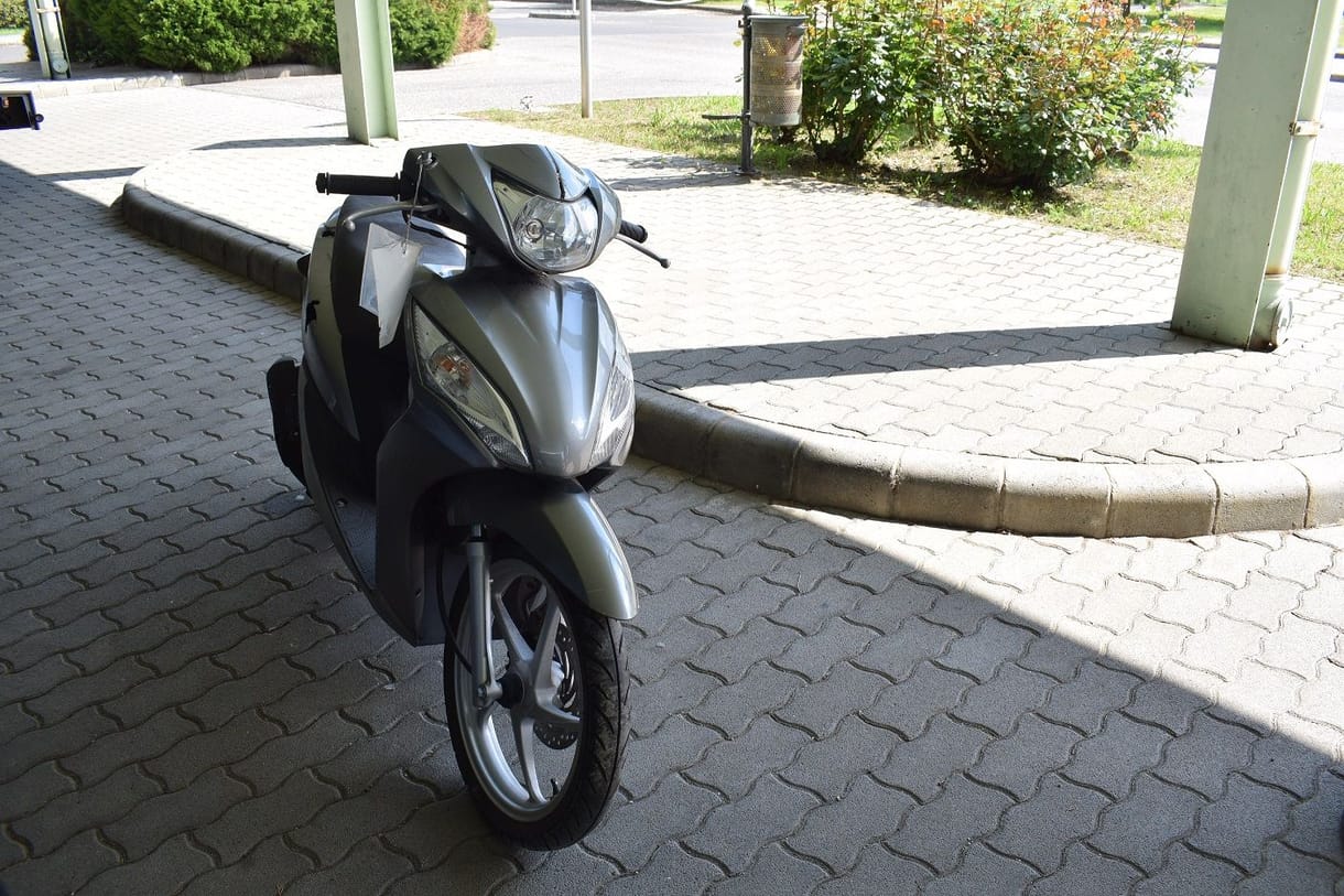 Megpróbálta átcsempészni a lopott svájci motort a határon, nem jött össze