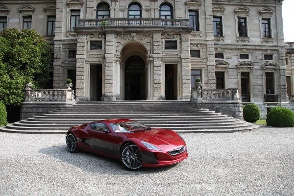 Videó: alázza a Ferrarit a horvát szuperautó