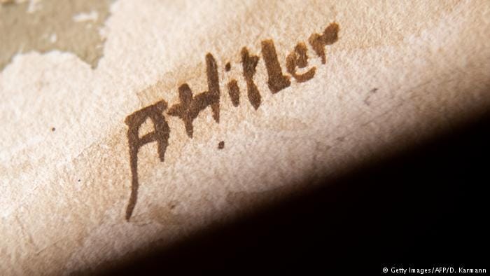 12,3 millió forintért keltek el Hitler jegyzetei