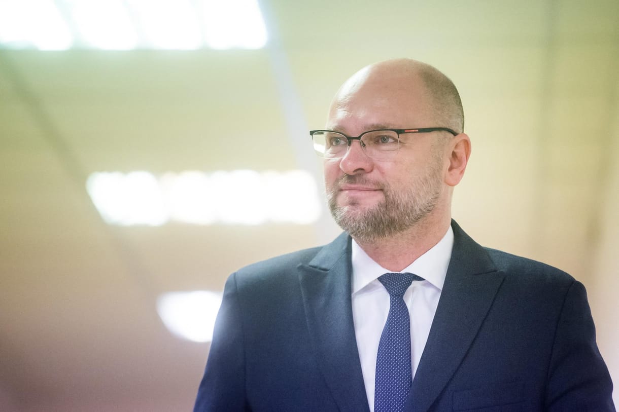 Lemondott a szlovák gazdasági miniszter, azt várja, hogy a miniszterelnök is így tegyen