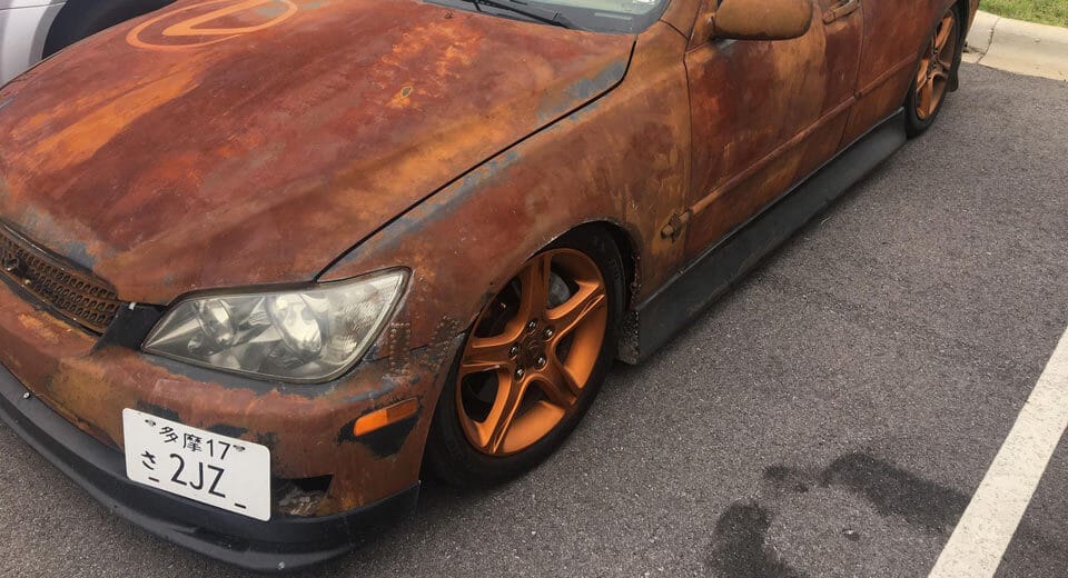 Így néz ki egy talpig rozsdás Lexus IS