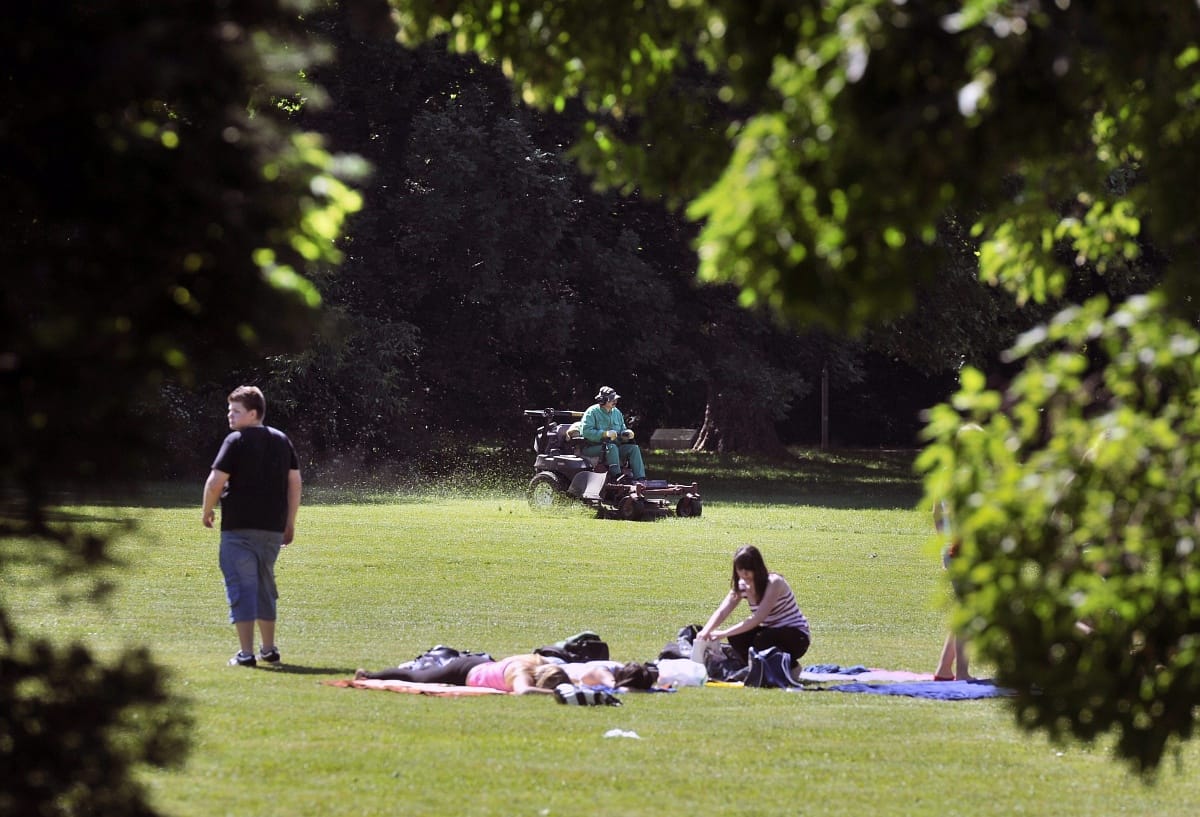 Jó hír: egy parkban üldögéléssel is segíthet az egészségén