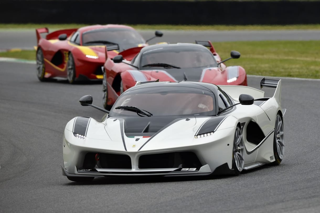 Így mulat a Corse Clienti. Édes az élet a Ferrari kiemelt ügyfeleinek