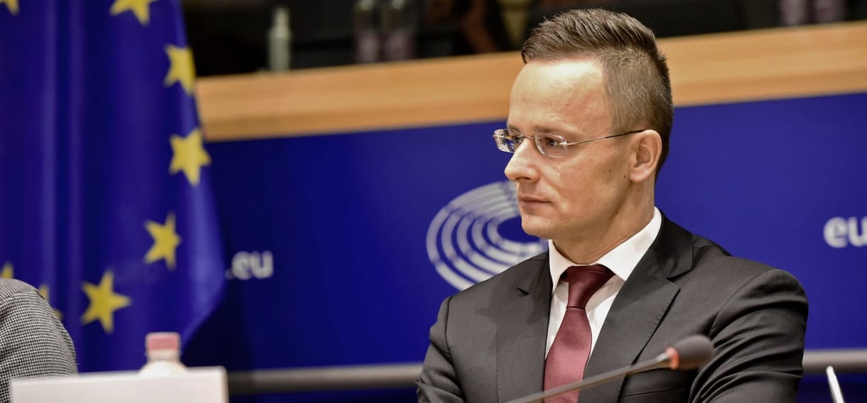 Szijjártó Péter az amerikai Tesla-gyárban járt