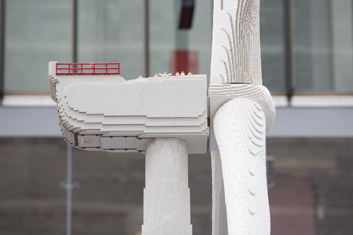 A Lego fogott 146 000 kockát, és összerakott egy 7,5 méter magas szélkereket