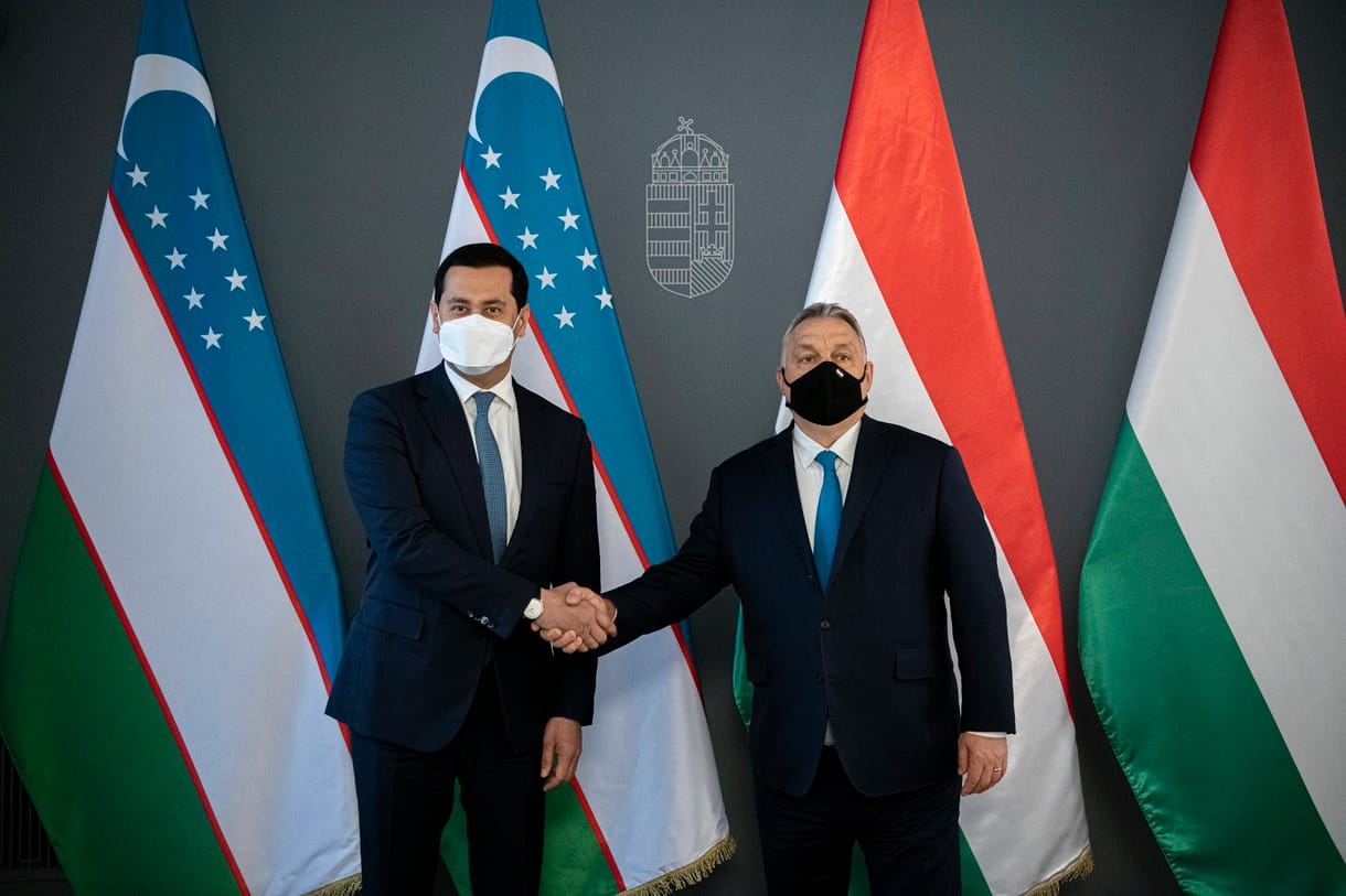 Orbán megköszönte az üzbégeknek, hogy tavaly 650 ezer védőmaszkot küldtek