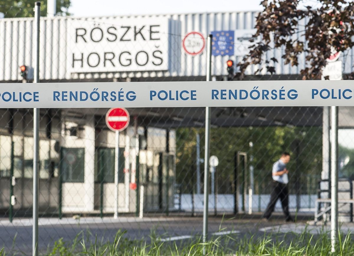 Három órát kell várakozni a röszkei határátkelőnél