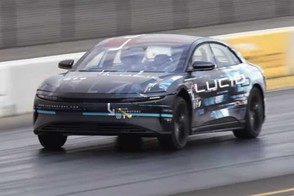 Megmutatta, mit tud a leggyorsabbnak ígért elektromos luxusautó – videó