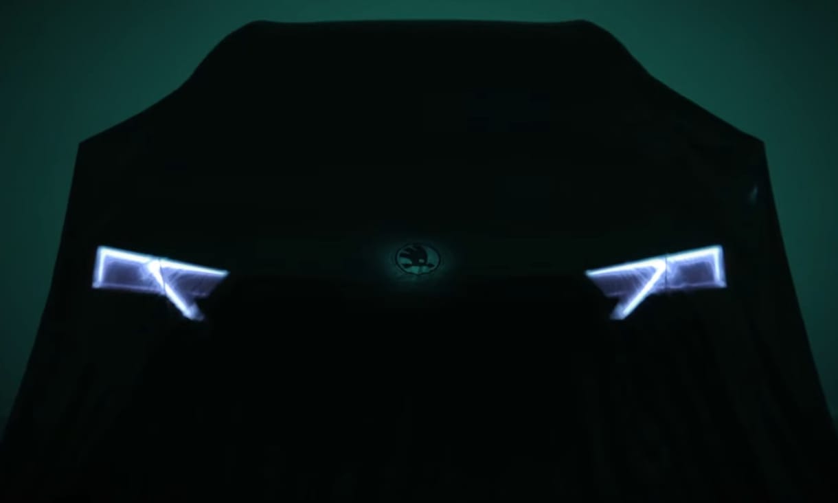 Még lepel alatt, de már itt a megújult Skoda Octavia