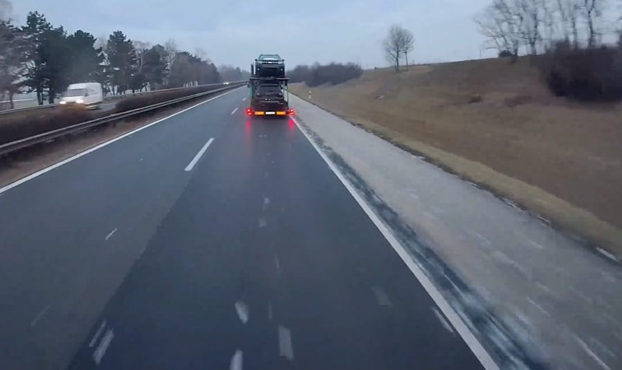Megkezdték a kártérítést az M1-esen történt tömegdefektek után