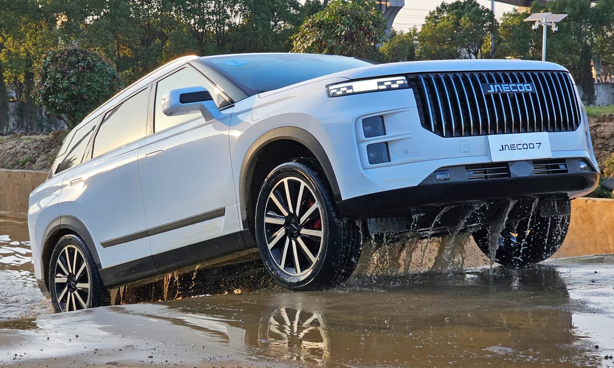 Magyarországra jön a Jaecoo: Kínában vezettük a BMW X1 és X5 méretű új SUV-okat