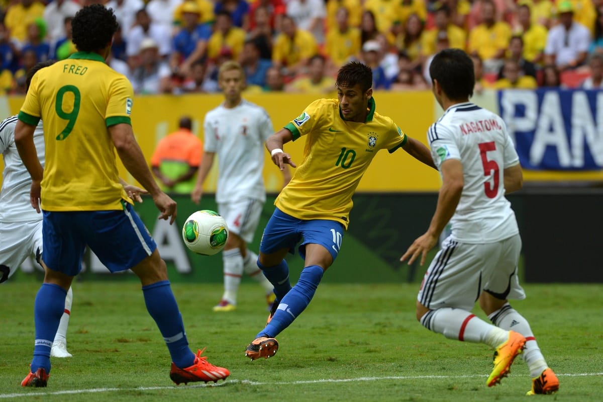 Videó: elképesztő, ahogy Neymar becsavarja