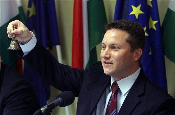 „Sorosista szervezetre” hivatkozva védi a Fidesz az ukrajnai magyarokat