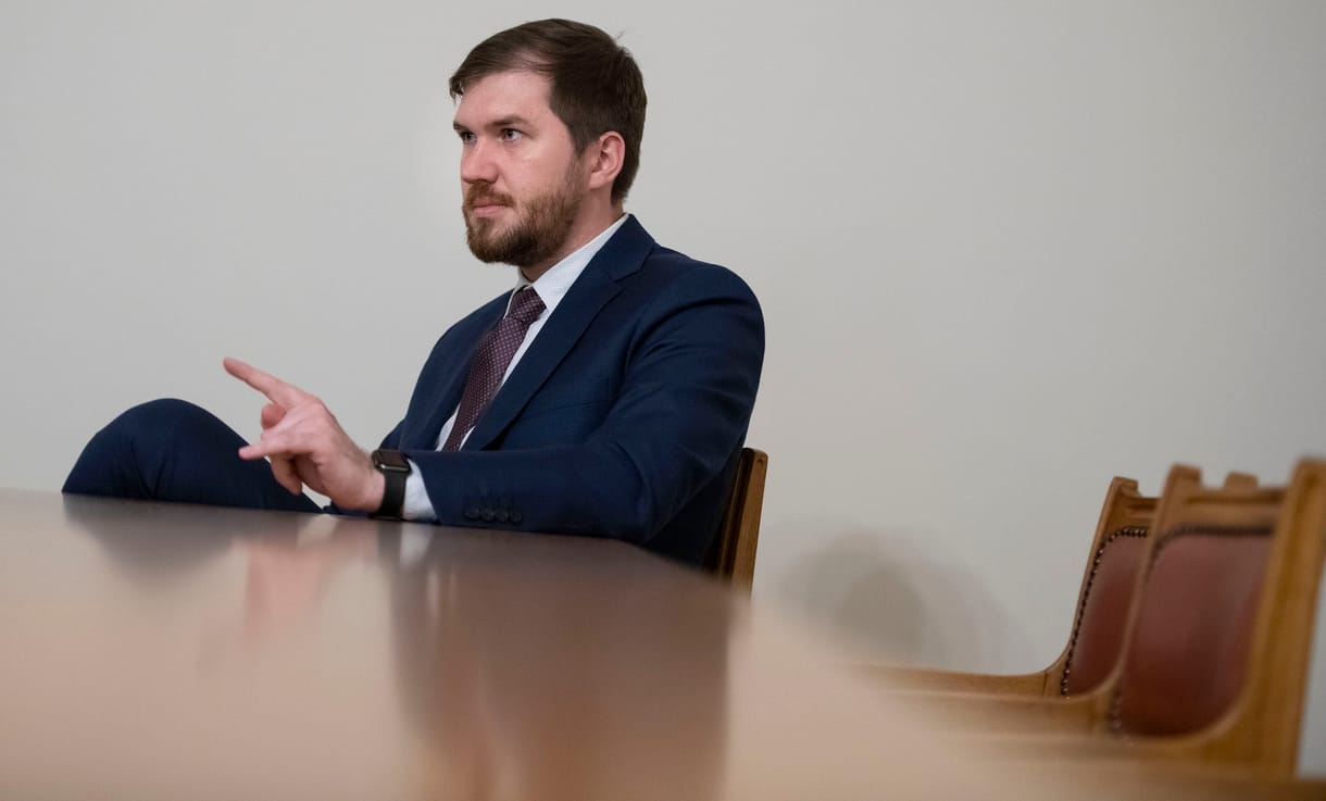 Gusztustalan a Momentum szerint, hogy a lengyelországi rakétabecsapódás után még mindig kint vannak a kormány bombás plakátjai