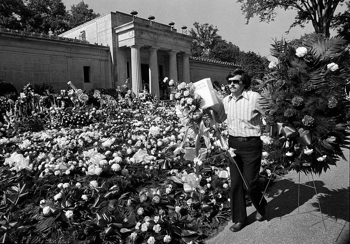 Eladó Elvis Presley kriptája