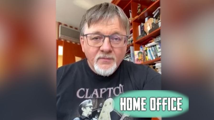 Dézsi Csaba András a Home office-ban: 