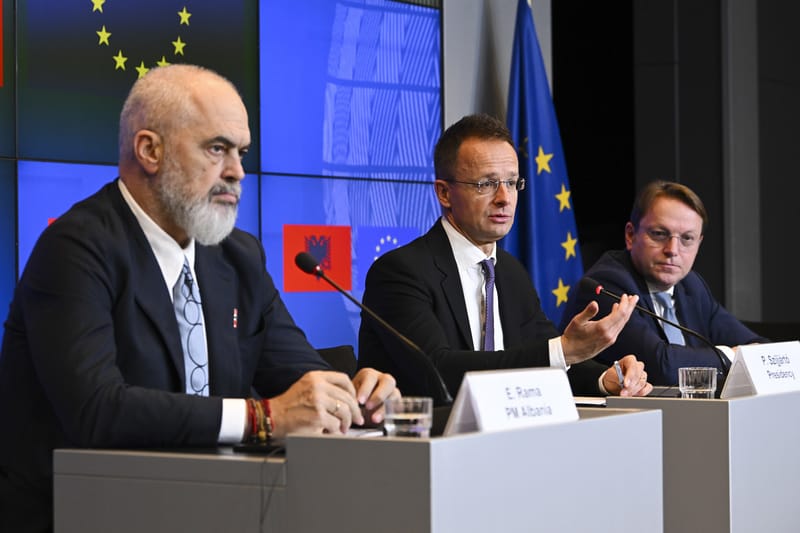 Az albán miniszterelnök hűséget fogadott az EU-nak