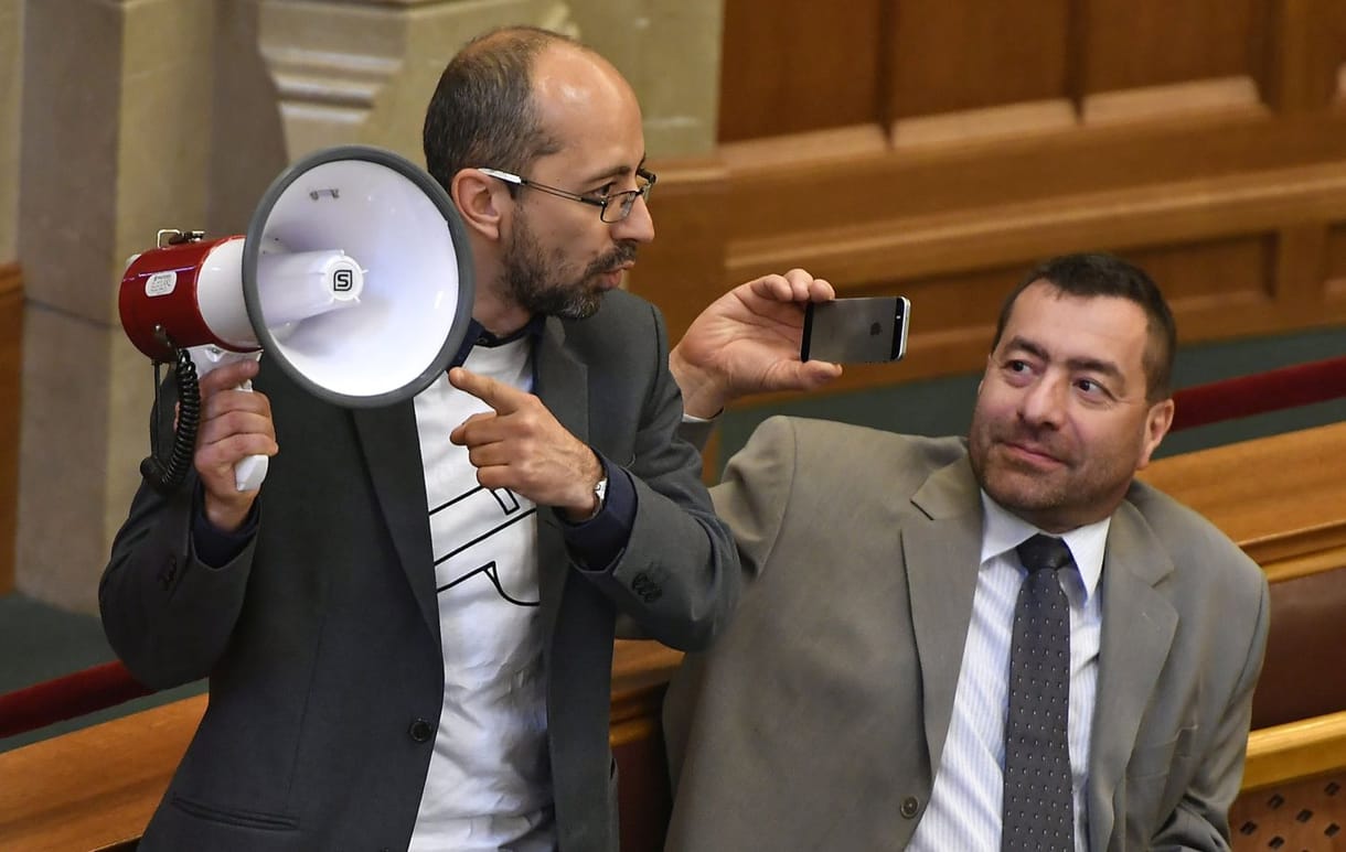 A Kétfarkút is megszégyenítő válaszokat küldött az Együtt politikusa a sorosozó csepeli helyi lapnak