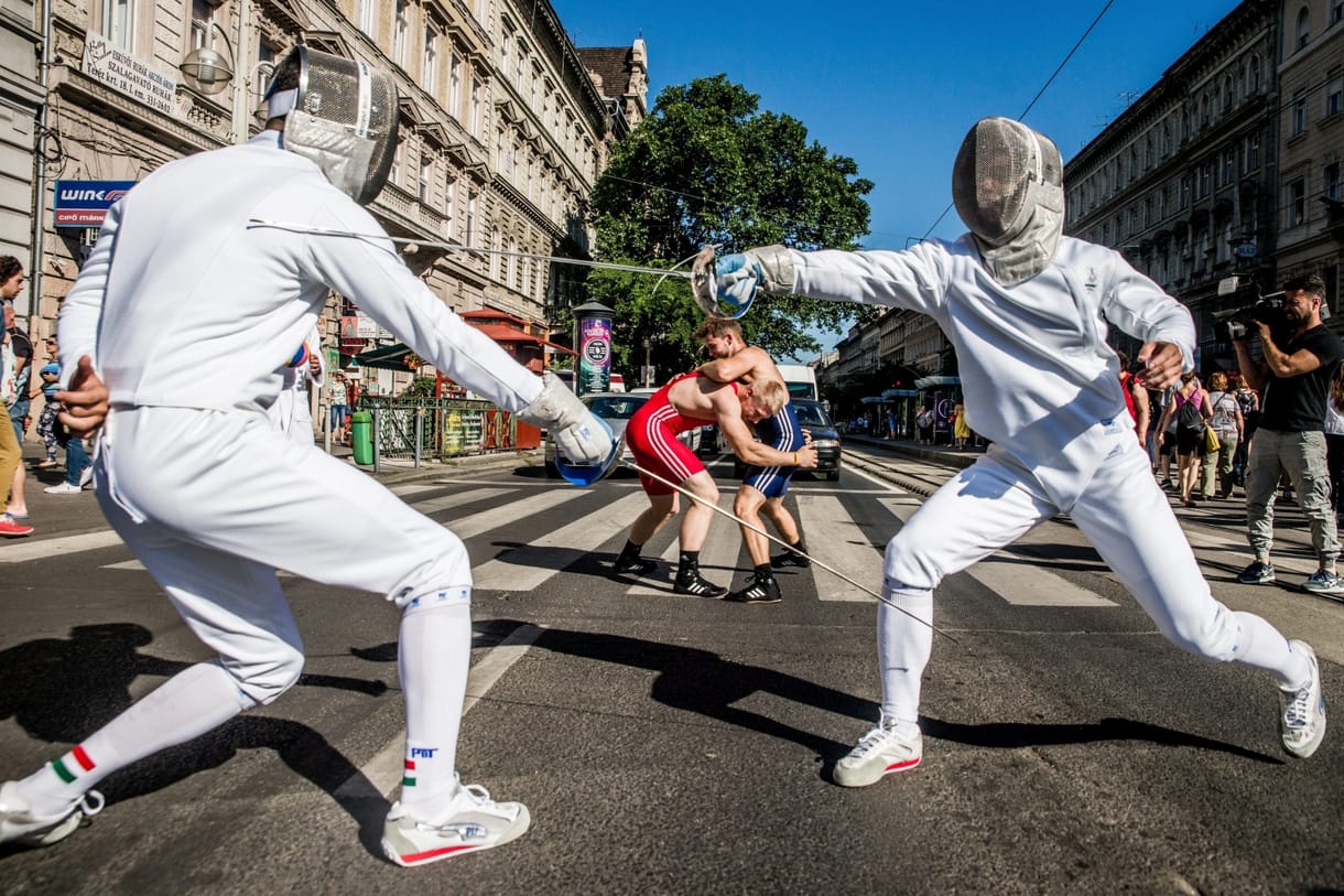 Fotók: Flashmob volt a Nagykörúton, olimpikonokról nevezik el a megállókat