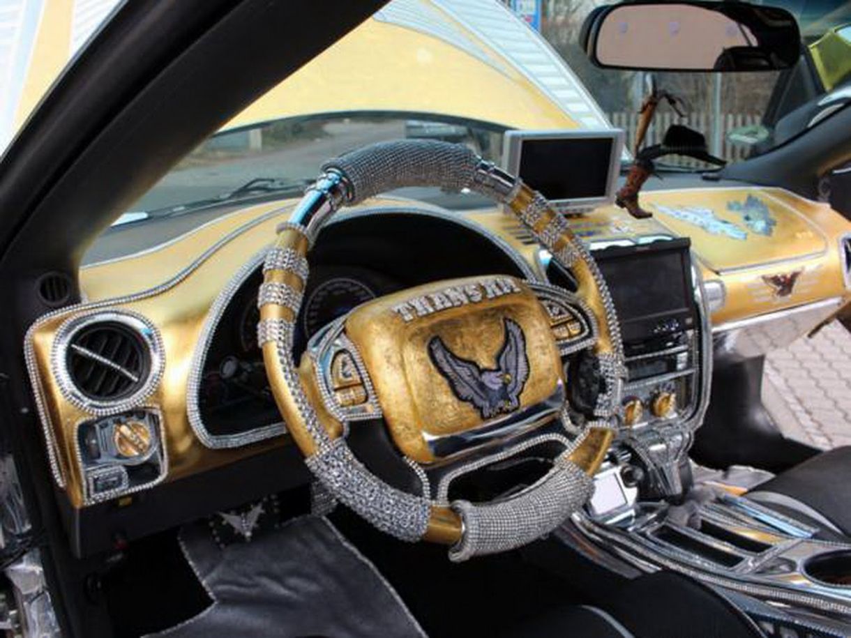 Autótuning perzsa módra: bearanyozták a Pontiac Trans Am-et