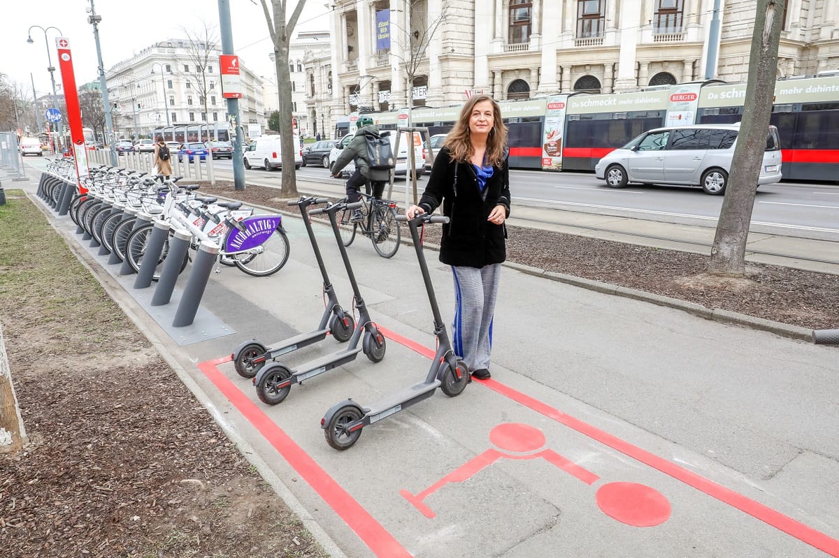 No-go zónák lesznek az elektromos rollereknek Bécsben, ahol automatikusan leállnak