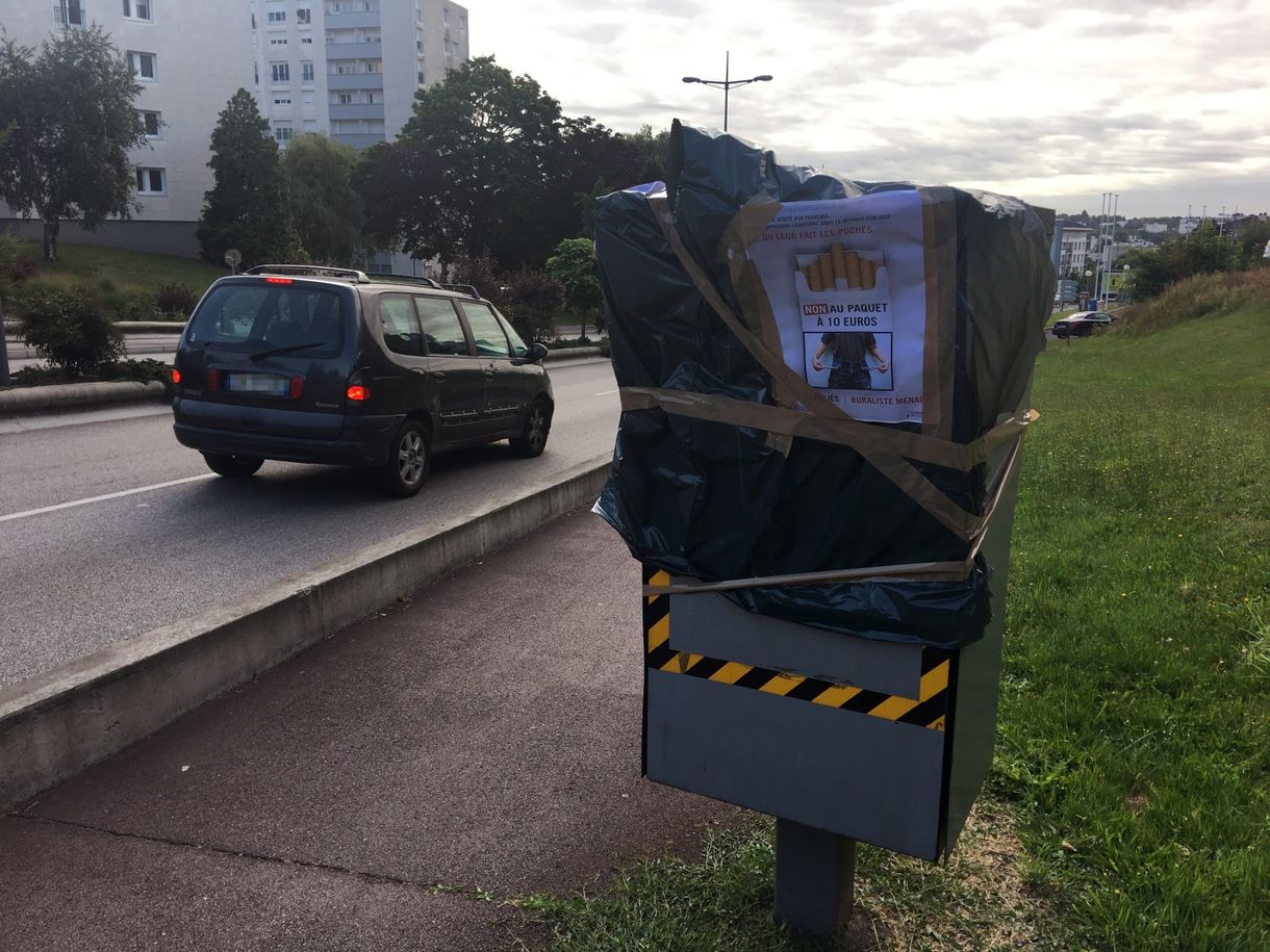 Drága itthon a cigaretta? A francia dohányboltosok a 10 eurós áron akadtak ki