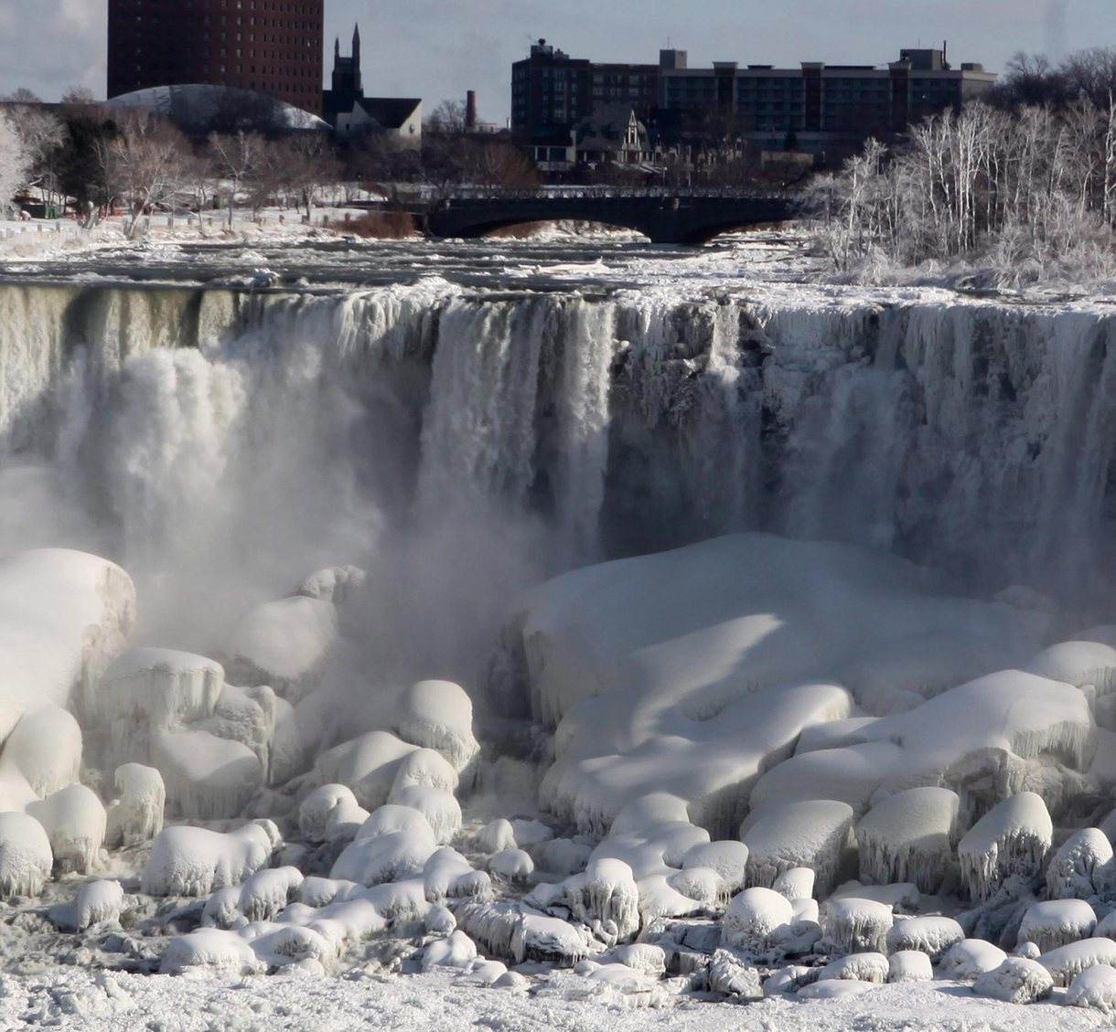 Eljegesedett a Niagara – fotók