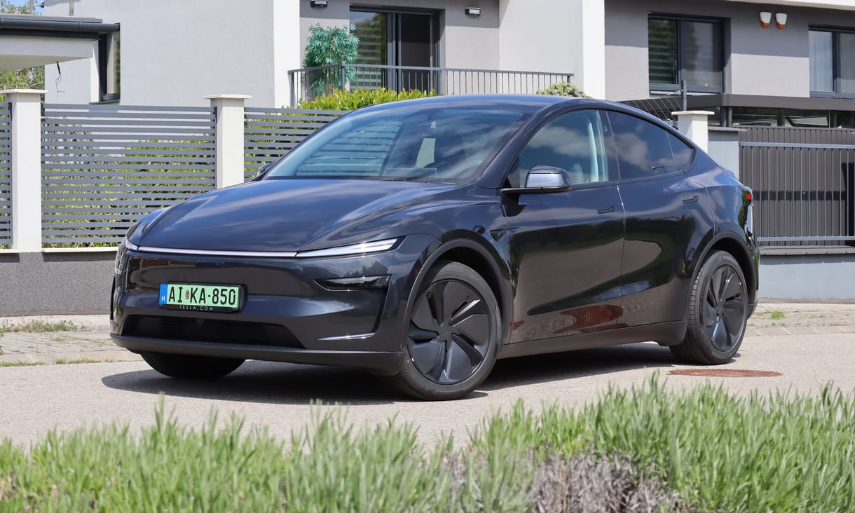 Teszten Magyarország legkelendőbb villanyautója, a cybertekintetű legfrissebb Tesla Model Y