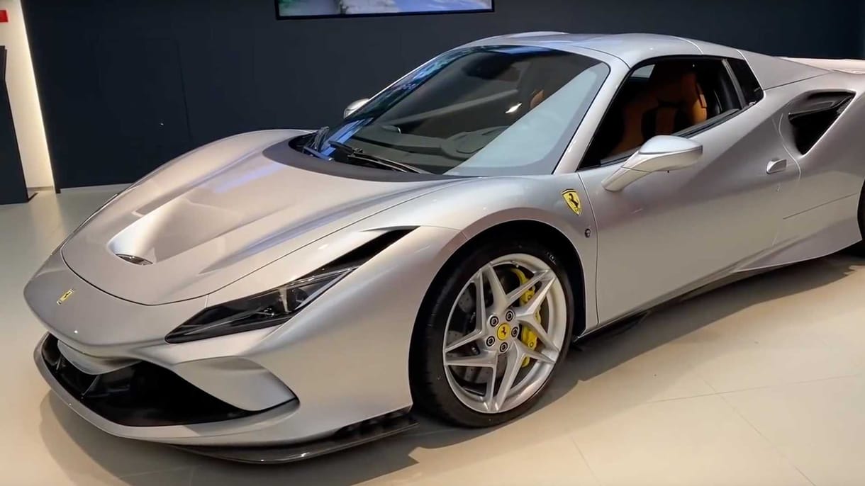 Máris felbukkant természetes környezetében a Ferrari F8 Spider