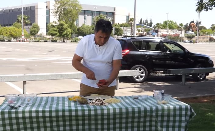 A gyerek nem pizza, hogy megsüljön a kocsiban - videó