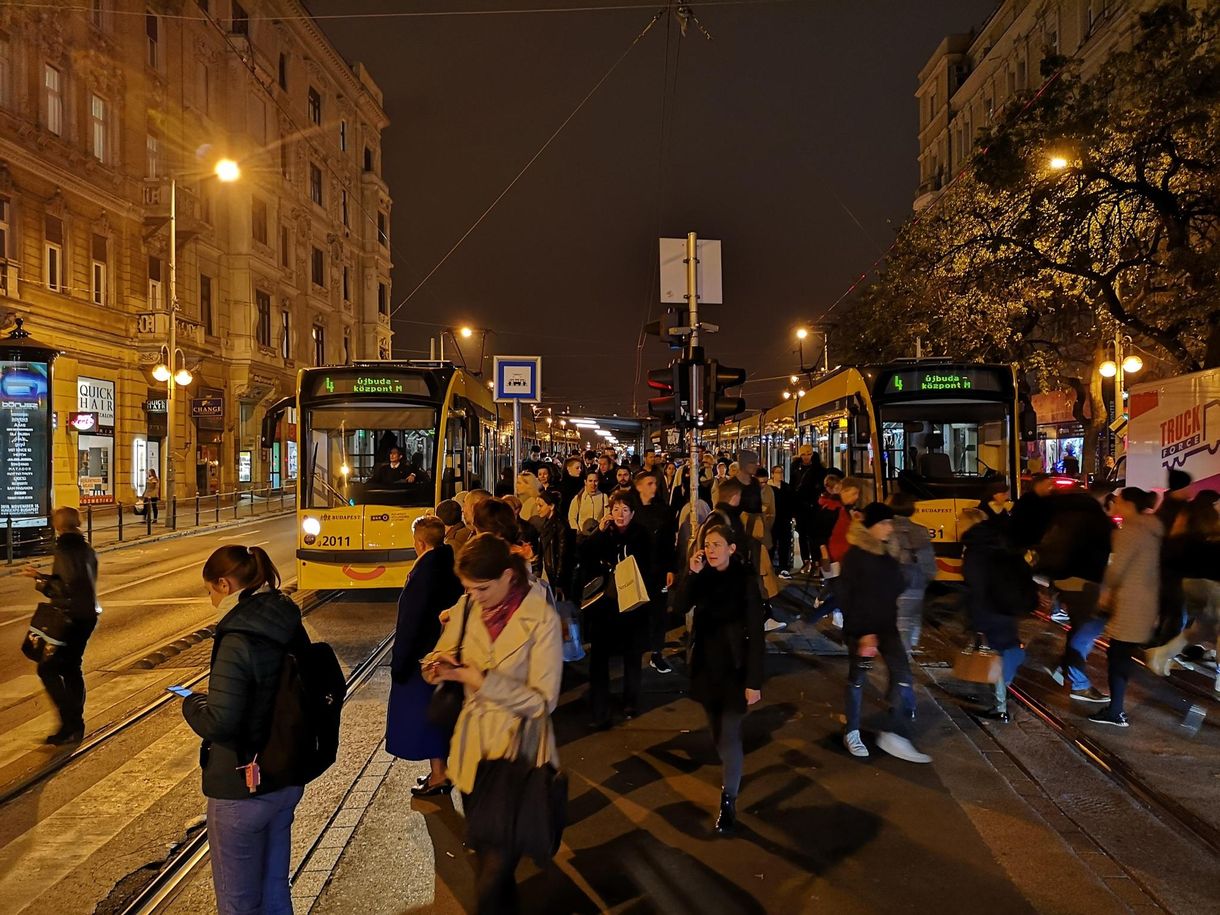 Melyik járatokkal is utazhatunk szilveszter éjjelén?