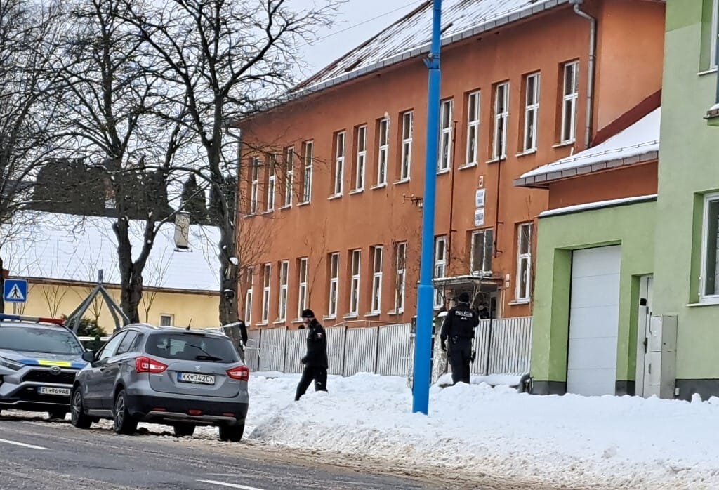 Előre megfontolt gyilkossággal gyanúsítják a 18 éves szlovák iskolai késelőt