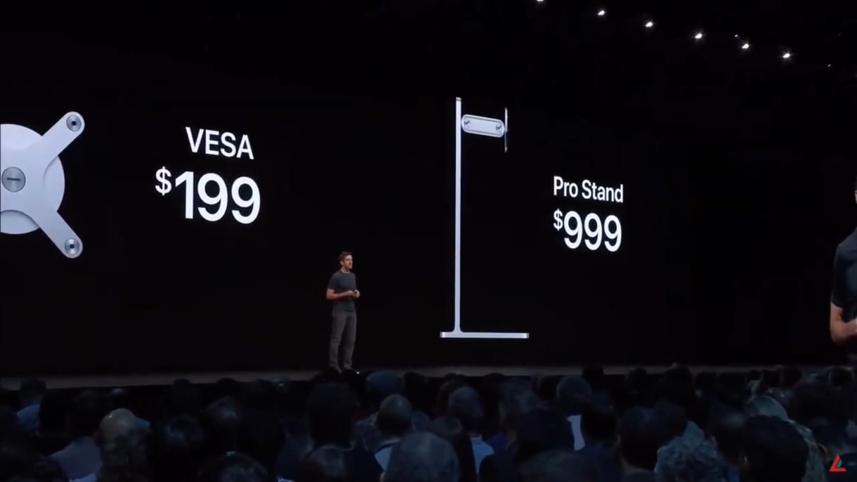 Videó: Így reagált a közönség, amikor az Apple bemutatta a 999 dolláros monitorállványt