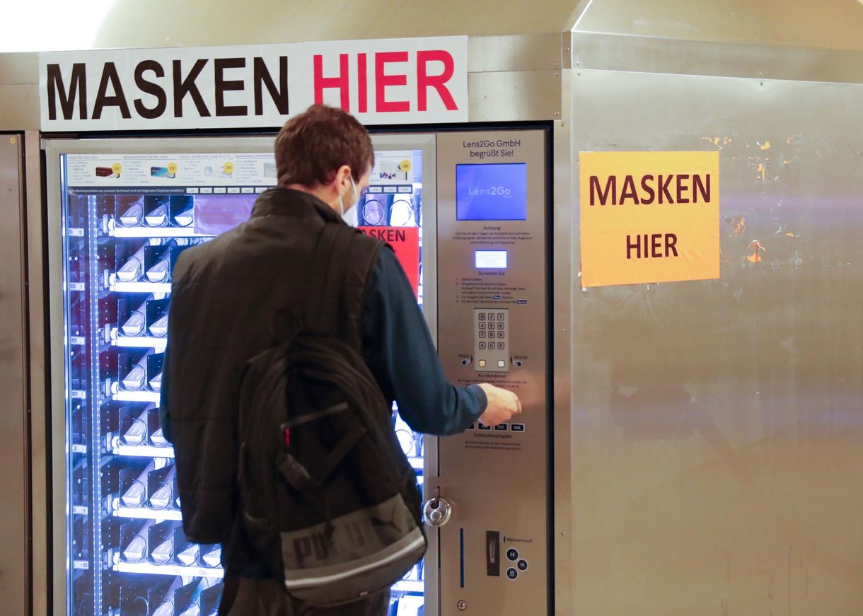 Mindent megtesz a kormány, hogy ne vásárolhassunk maszkot automatákból