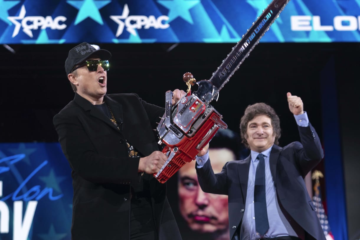 Láncfűrészt lengetett a CPAC színpadán Elon Musk