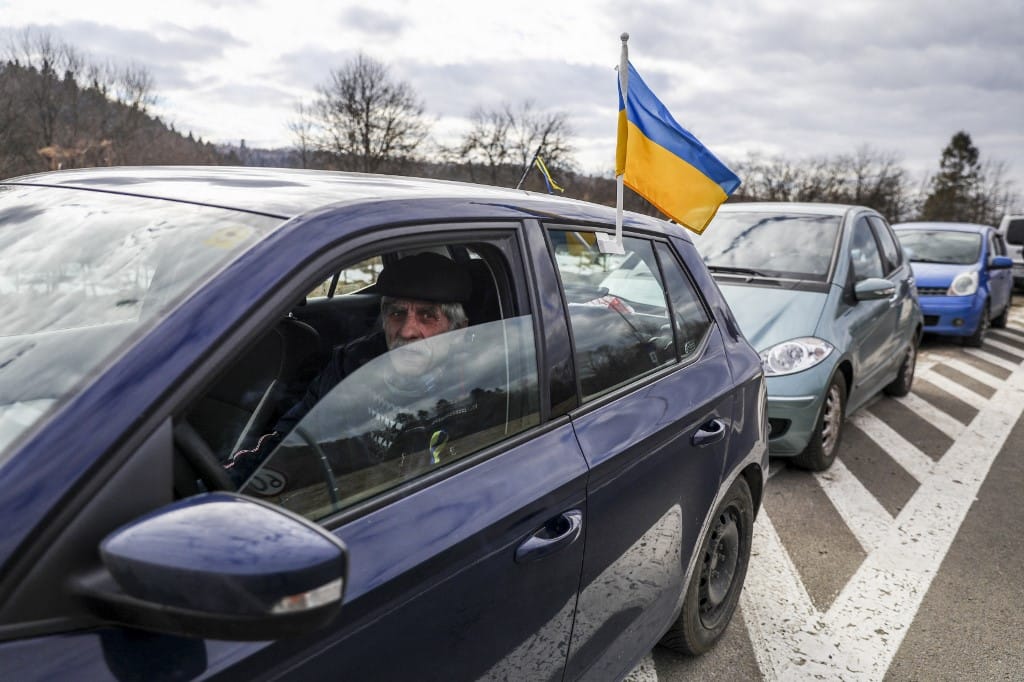 Átvállalják a biztosítók a zöldkártya nélkül érkező ukrán autók kötelezőjét