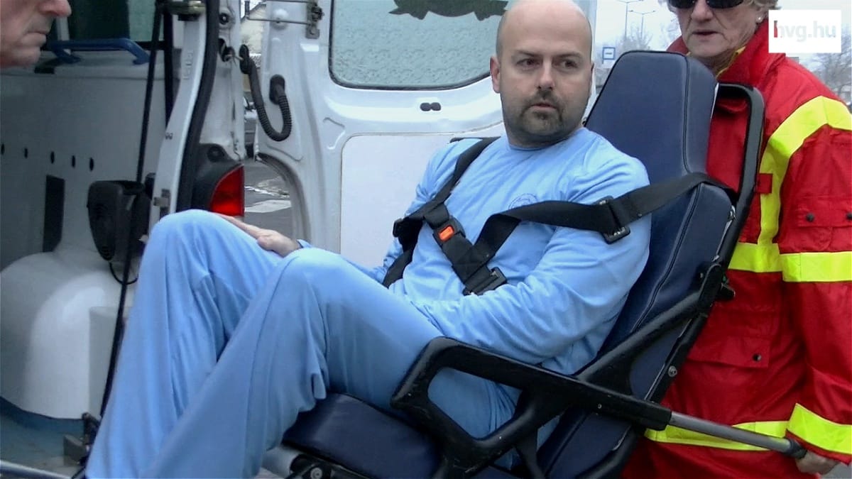 Hullazsák lett a pizsamából a holttestről elhíresült kórháznál - videó