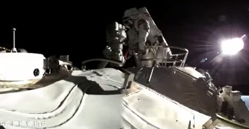 Először sétáltak az űrben a kínai űrállomás lakói – videó