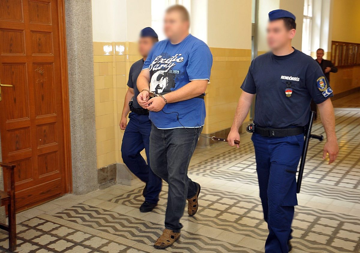 Rejtő-összest kért magának a bevitt rendőri vezető