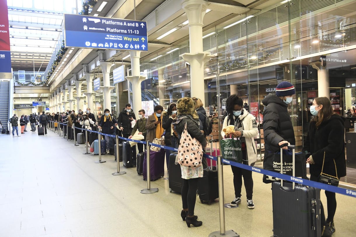 Franciaország újranyitja határait a Nagy-Britanniából érkezőknek, ha van negatív tesztjük