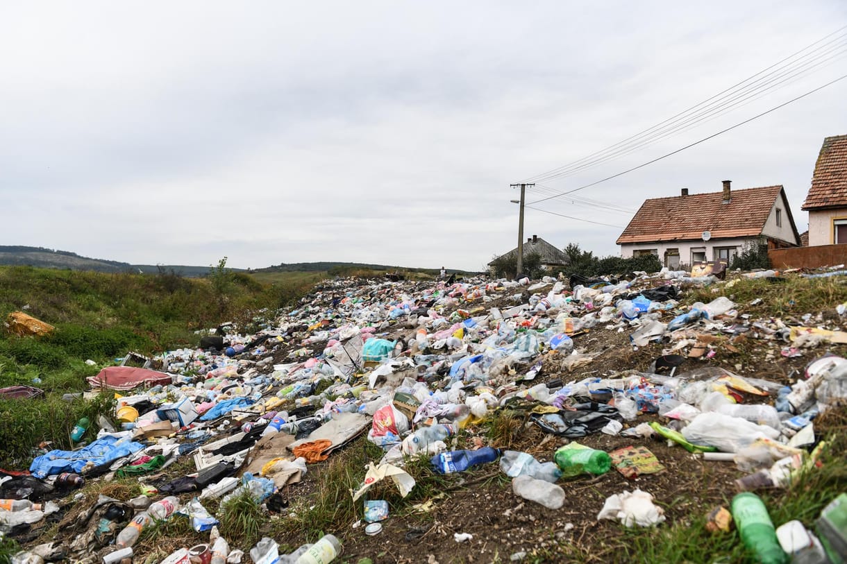 Csak kiváltságosok kapnak milliárdokat szemétkupacok eltüntetésére