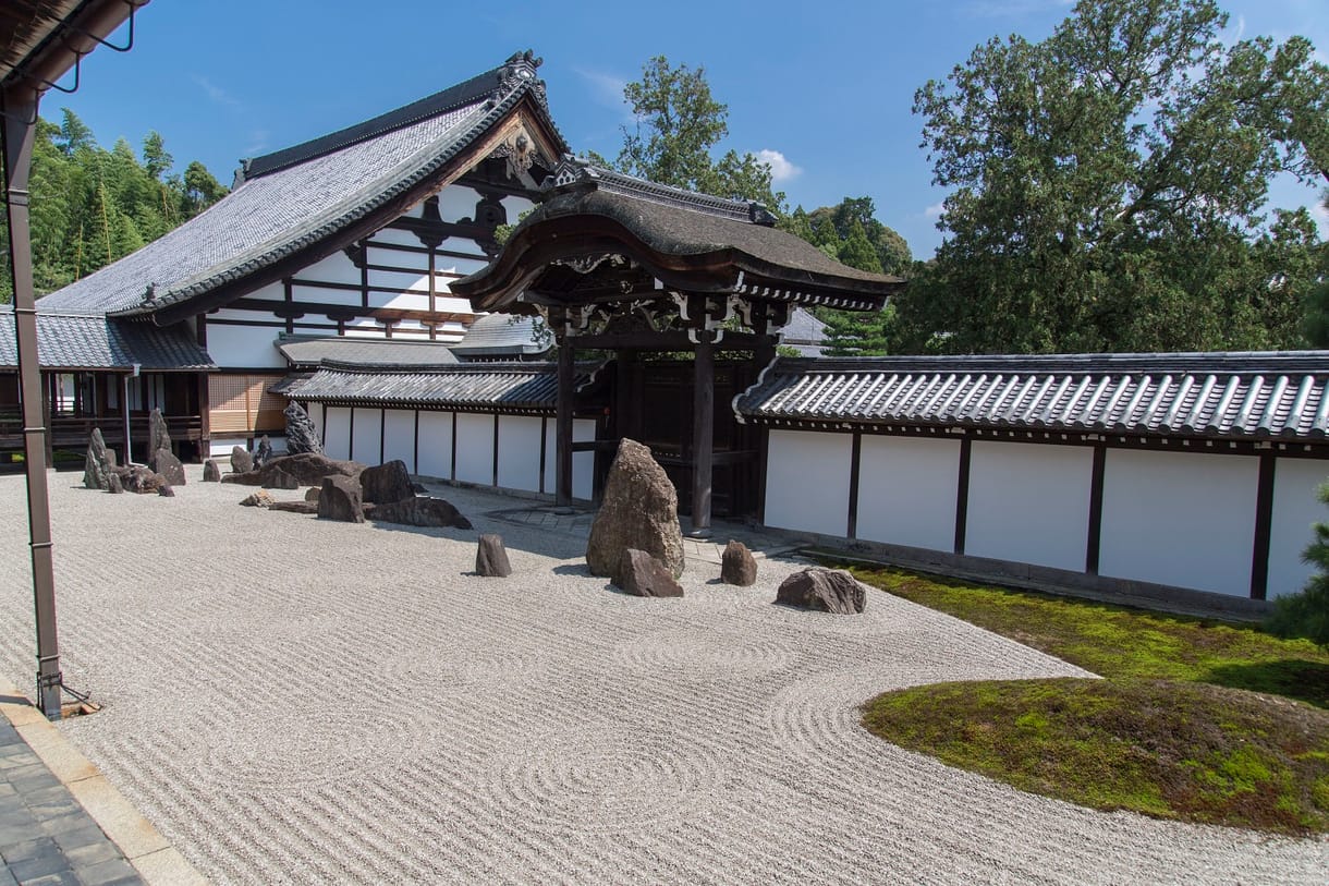 Többszáz éves műemlék vécébe tolatott bele egy japán férfi