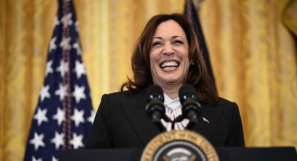 Boszorkány-e Kamala Harris? Nézd meg a macskáit! Évezredes előítéletet idéznek fel Trumpék