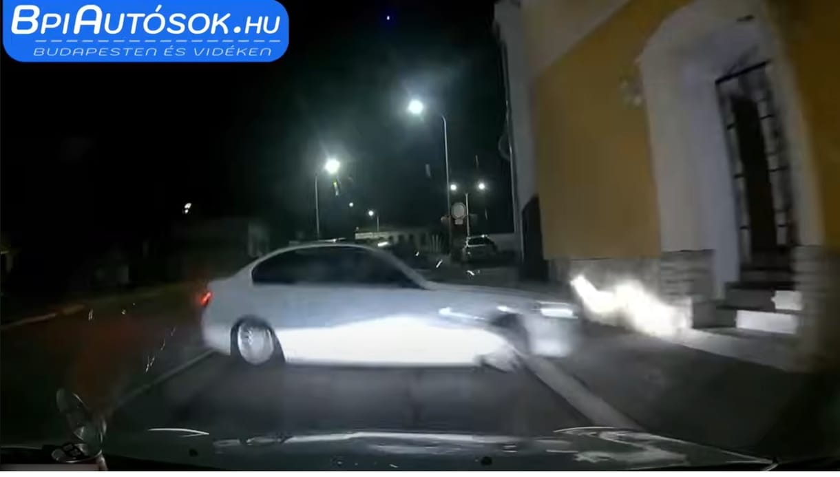 Szemből érkező autó „driftelt” Tapolcán, tehetetlenül csapódott bele a vétlen fél