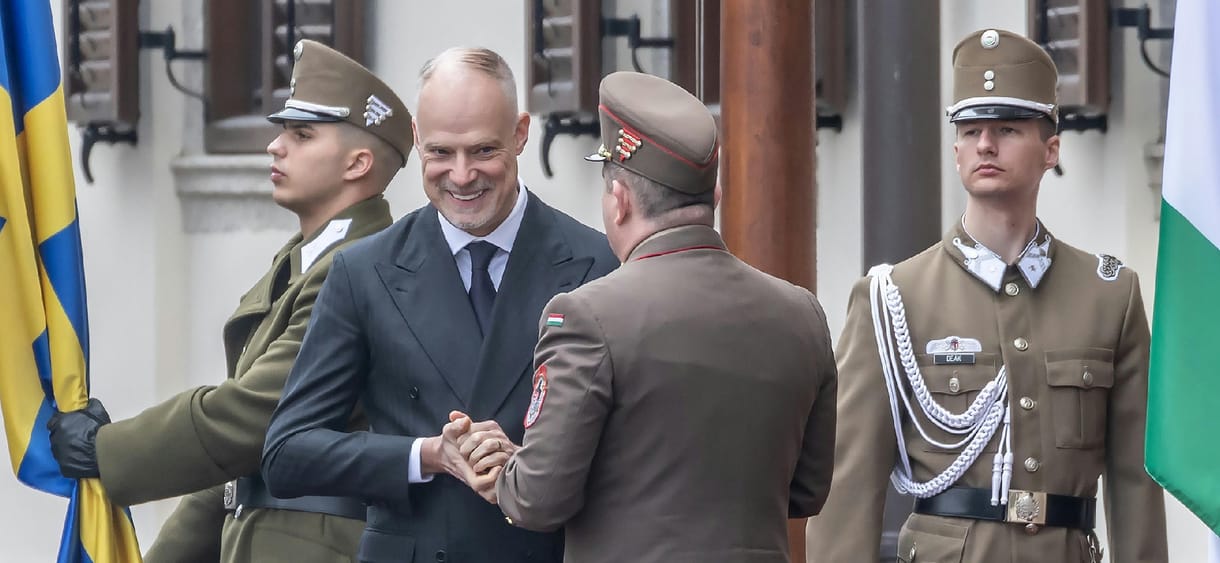 Kikövezte a kormány az utat a börtönökből a laktanyákba, nagy a felháborodás